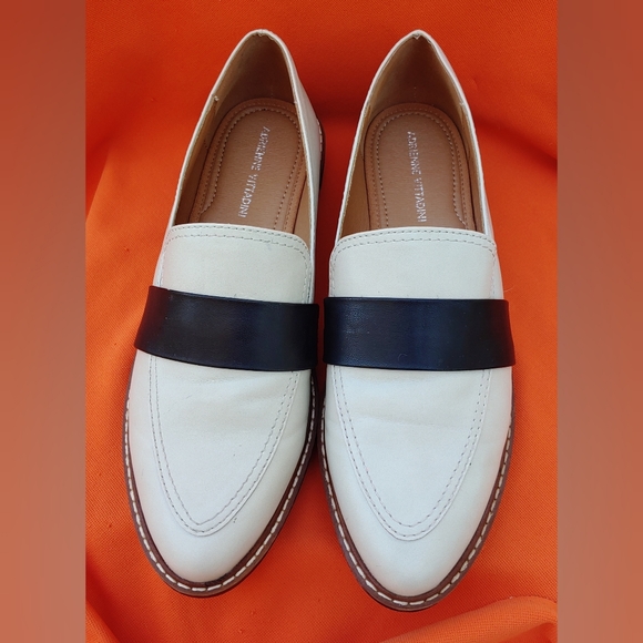 ✨Hot Style!✨Adrienne Vittadini Proxy Lug Sole Loafers Off White/Black 9.5M - Picture 3 of 6
